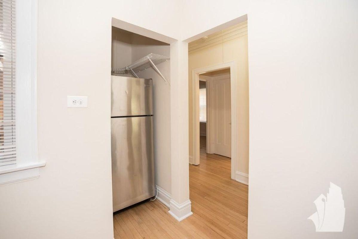 5208 N Leavitt St - Photo 2 of 12