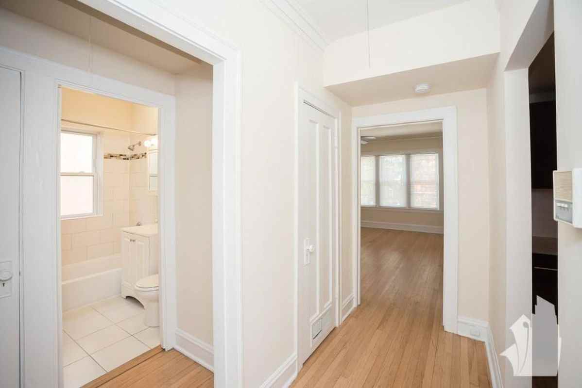 5208 N Leavitt St - Photo 4 of 12