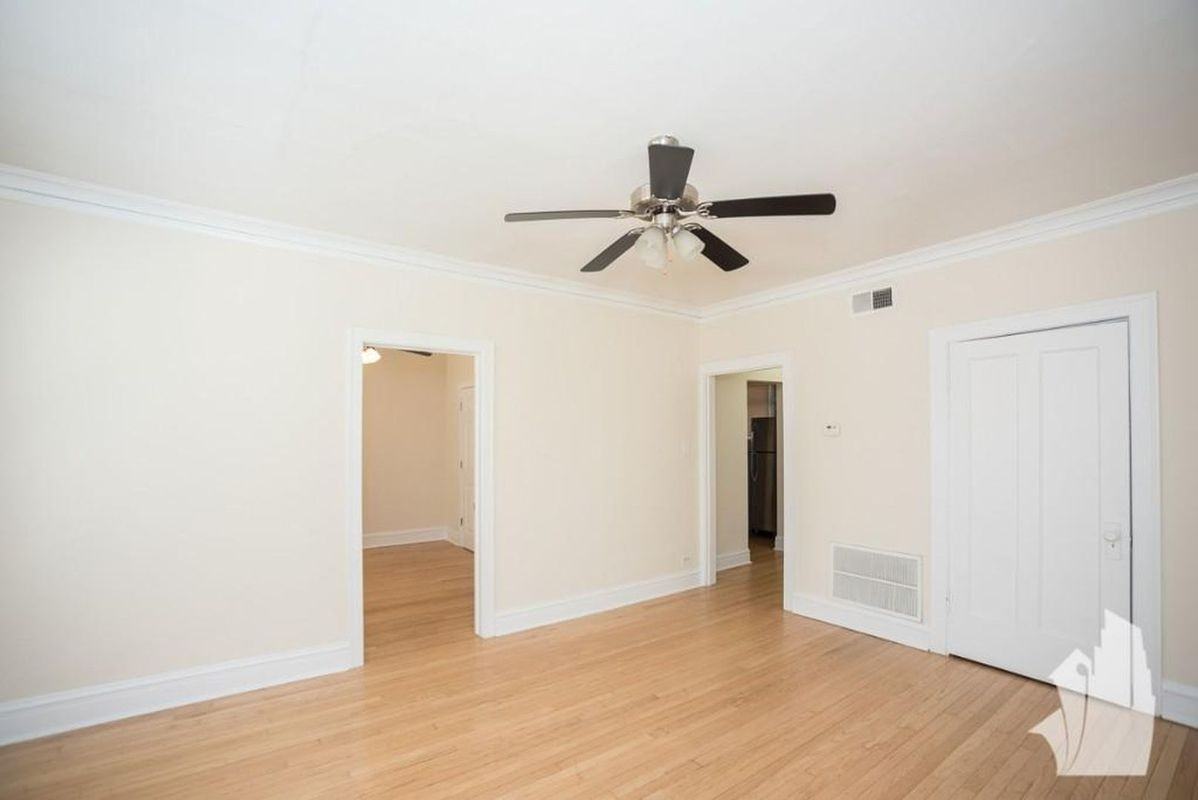 5208 N Leavitt St - Photo 5 of 12