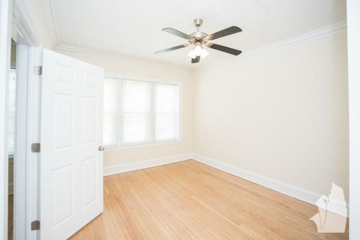 5208 N Leavitt St - Photo 6 of 12