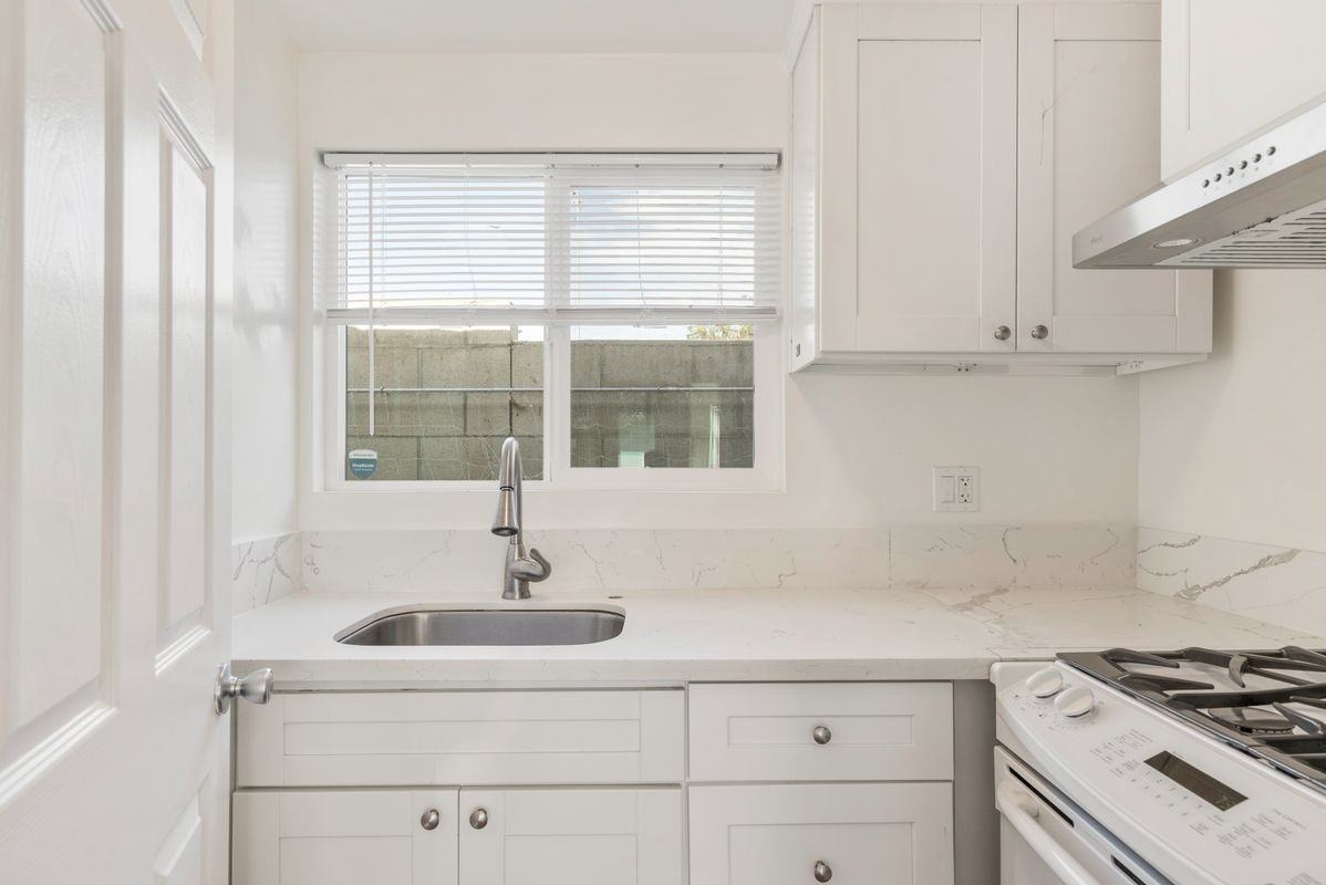 1285 E Broadway - Photo 3 of 3