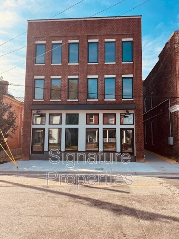 712 High St #5