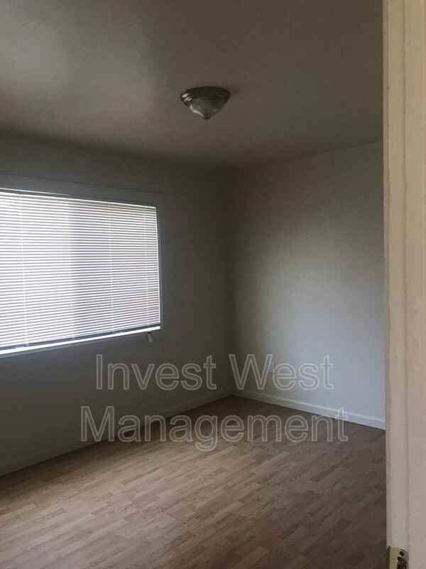 224 Cypress St - Photo 6 of 12