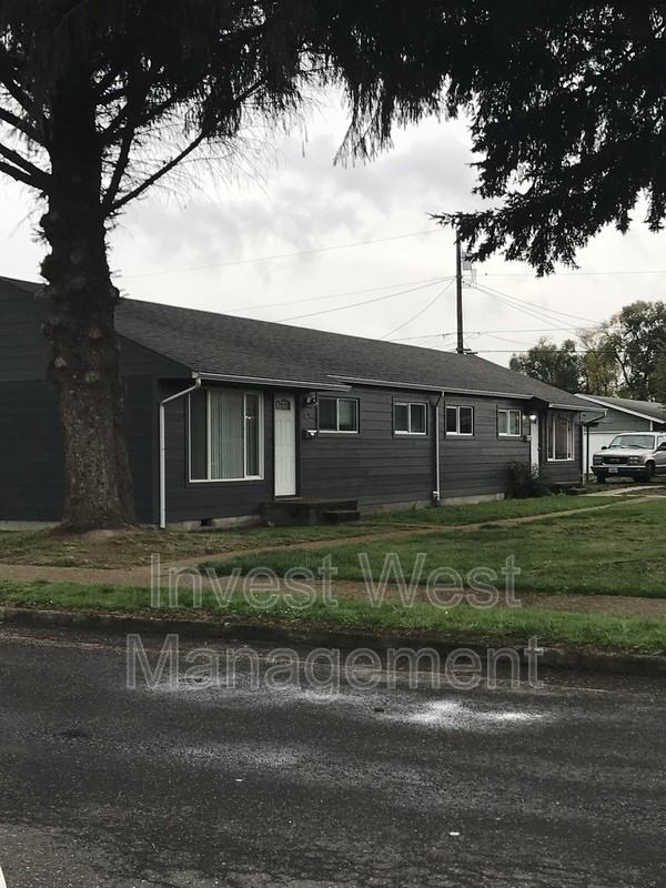 224 Cypress St - Photo 6 of 16