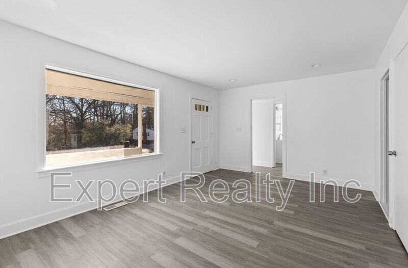 9036 Beverly Dr N - Photo 4 of 11
