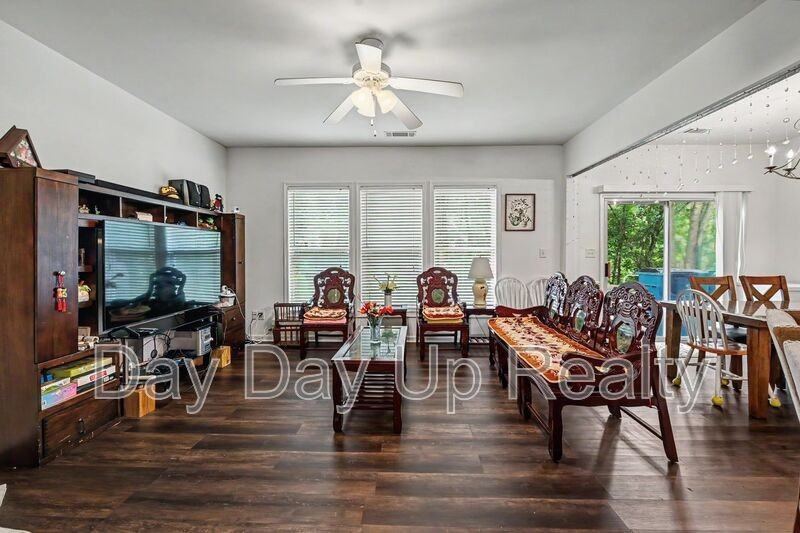 1357 Upshur Pl - Photo 2 of 11