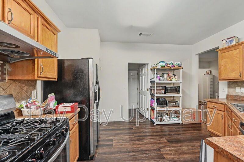1357 Upshur Pl - Photo 3 of 11