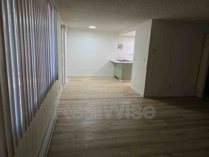 1101 Ne Minnehaha St #G - Photo 4 of 12
