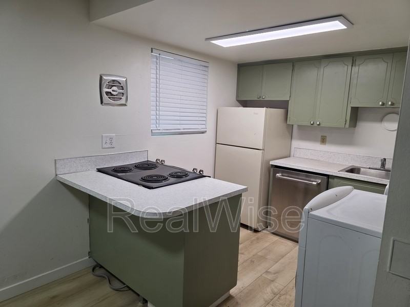 1101 Ne Minnehaha St #G - Photo 5 of 12