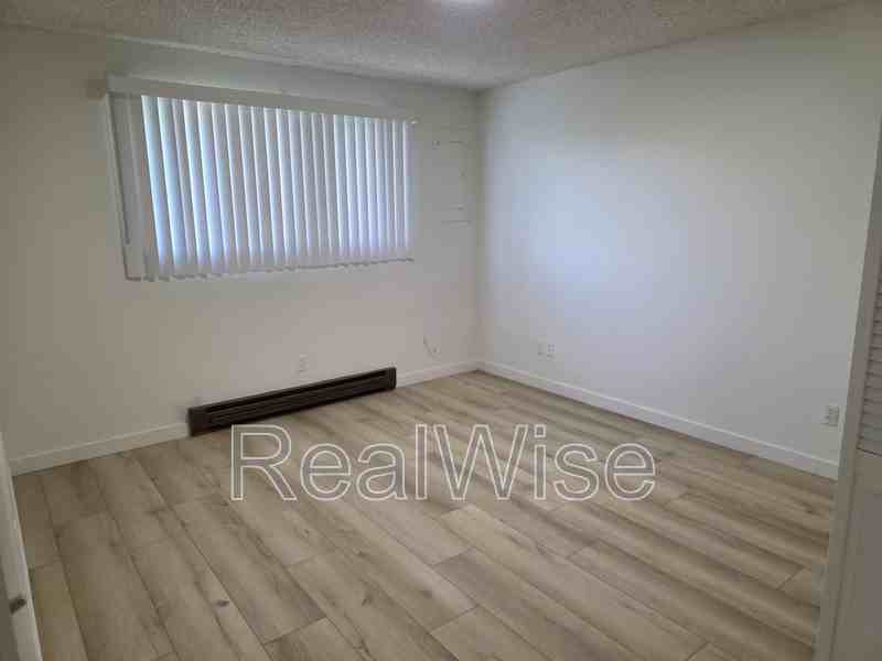 1101 Ne Minnehaha St #G - Photo 7 of 12