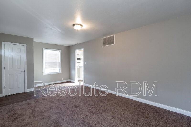 7955 E 49th St - Photo 4 of 23