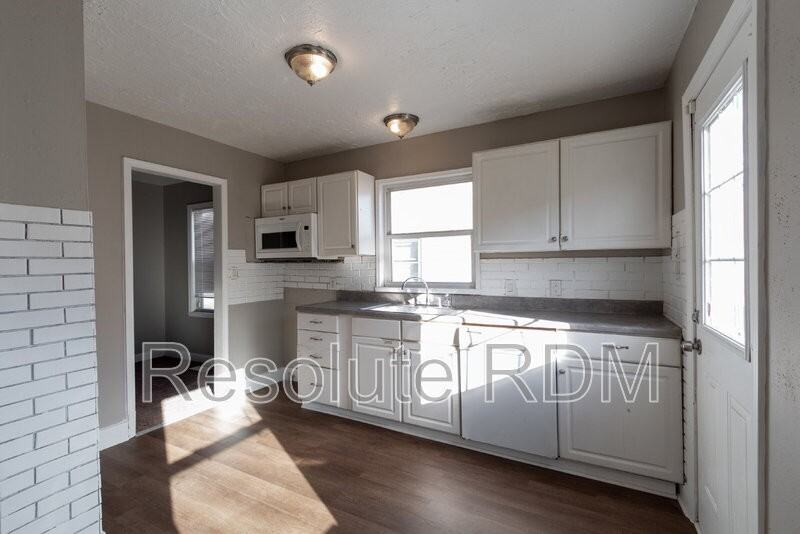 7955 E 49th St - Photo 7 of 23