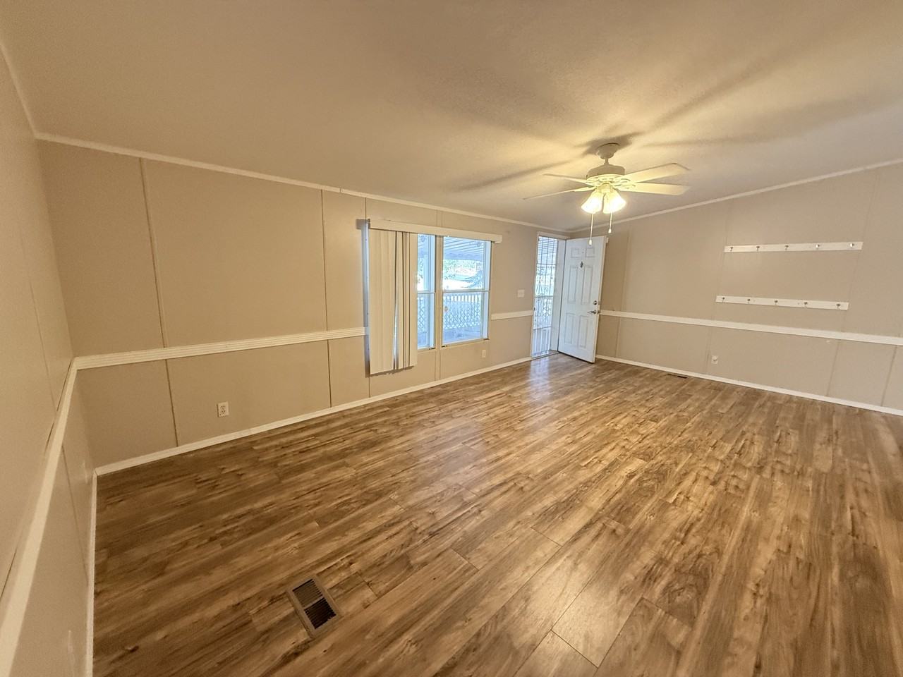 341 N 4th Ave - Photo 3 of 10
