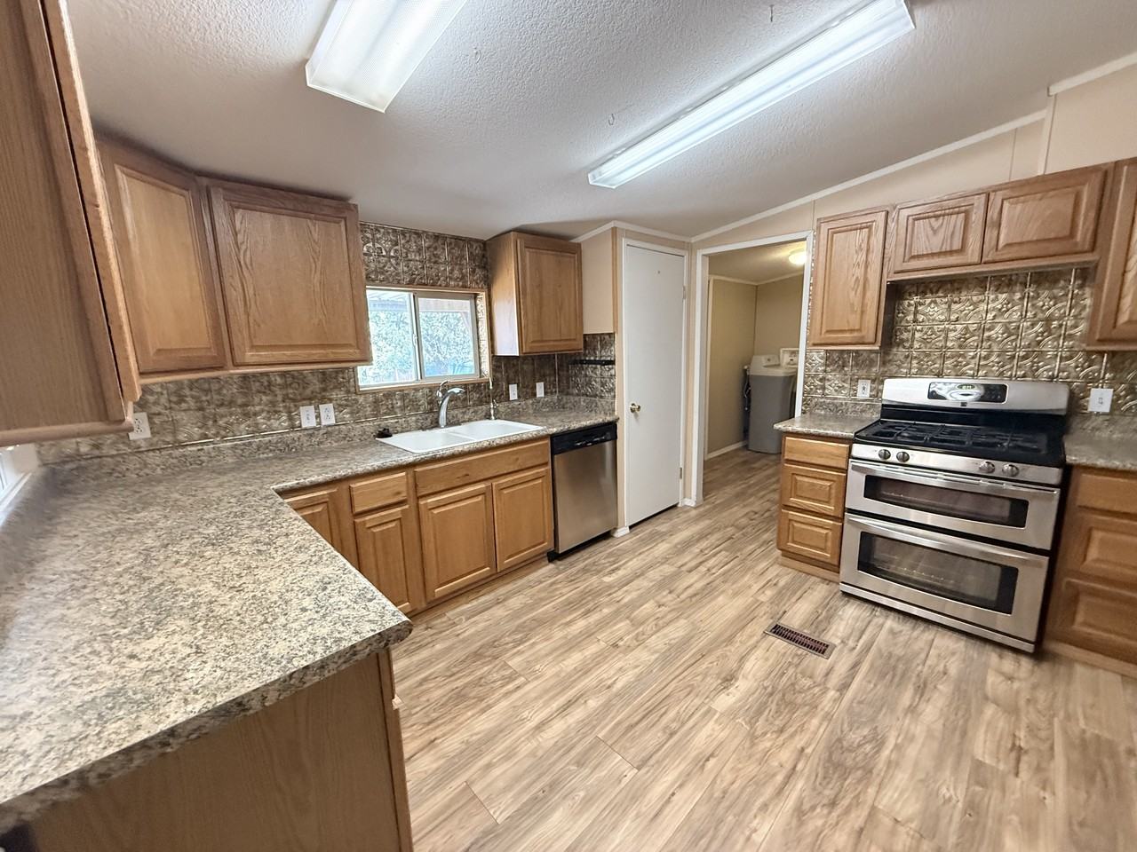 341 N 4th Ave - Photo 5 of 10