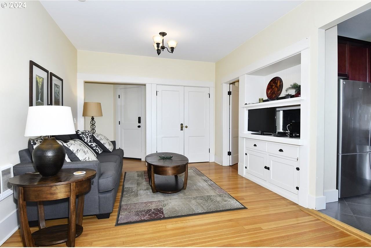 654 Sw Grant St #303 - Photo 6 of 13