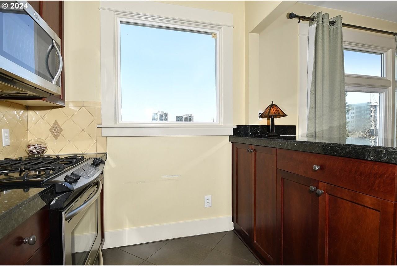 654 Sw Grant St #303 - Photo 7 of 13