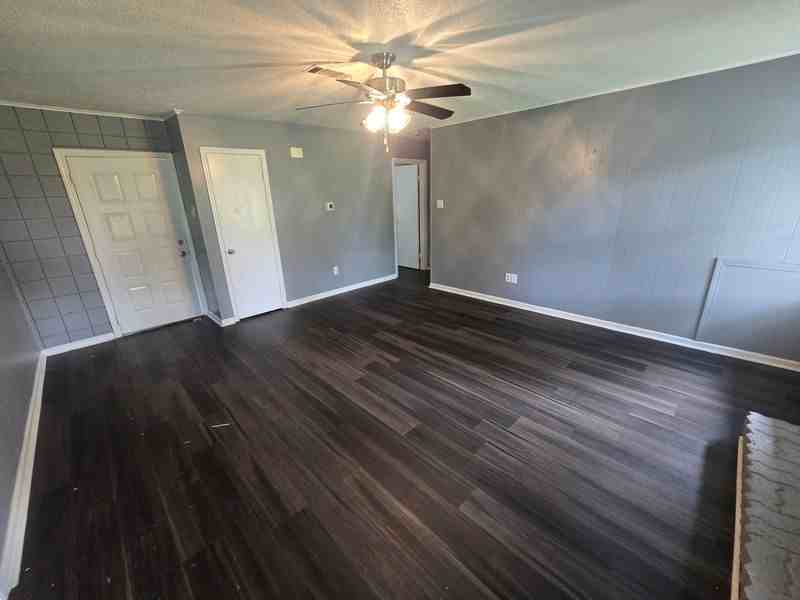 1320 Abigail St - Photo 3 of 16