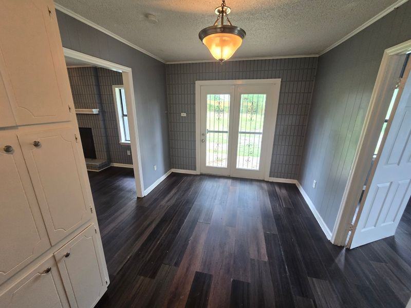 1320 Abigail St - Photo 5 of 16