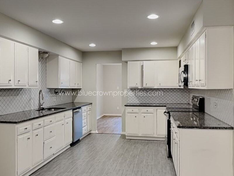 2414 S Graham Dr - Photo 4 of 15