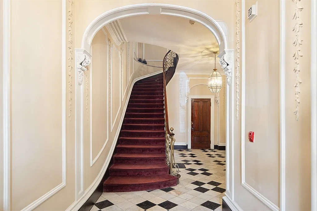127 Beacon St #41 - Photo 4 of 13