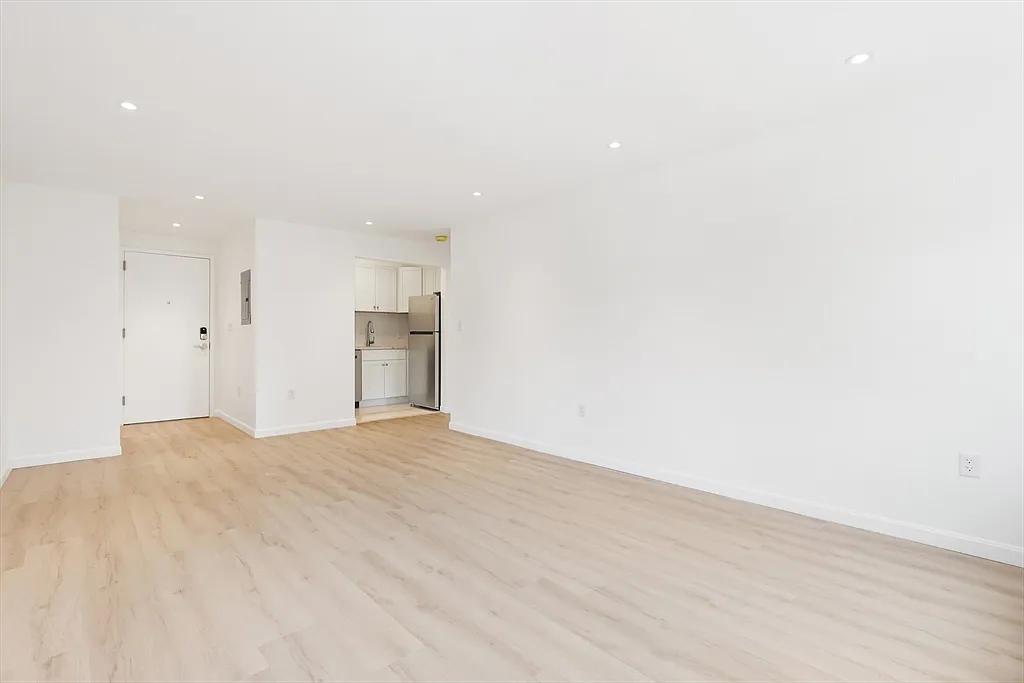 14 Concord Ave #416 - Photo 4 of 8