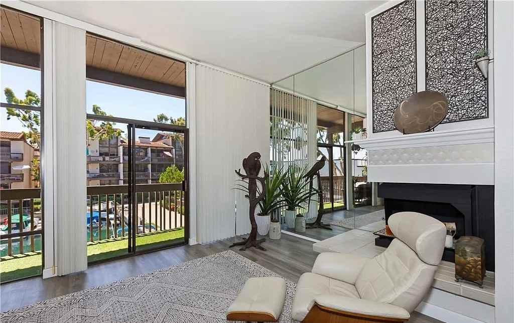 5226 Marina Pacifica Dr N - Photo 6 of 15