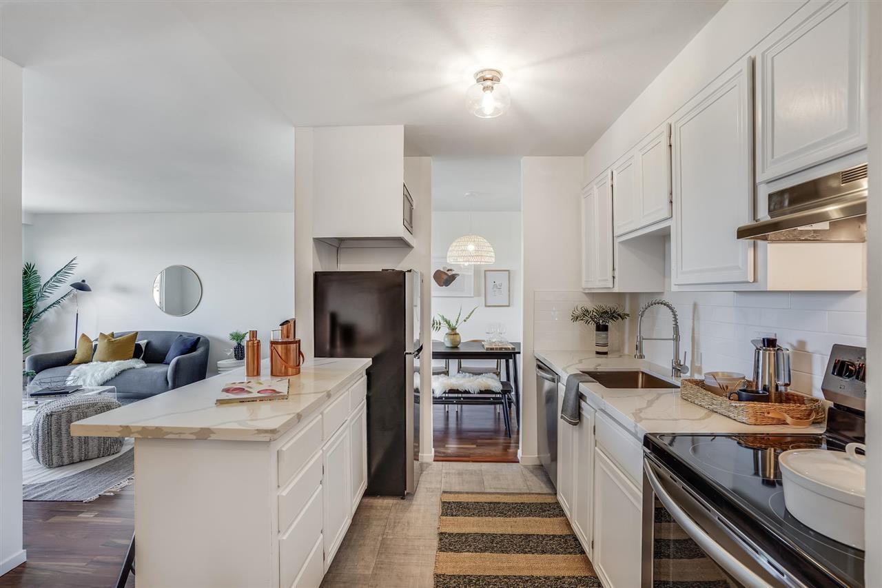 555 Jean St #522 - Photo 4 of 11