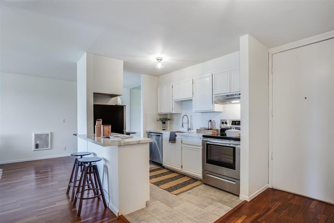 555 Jean St #522 - Photo 5 of 11