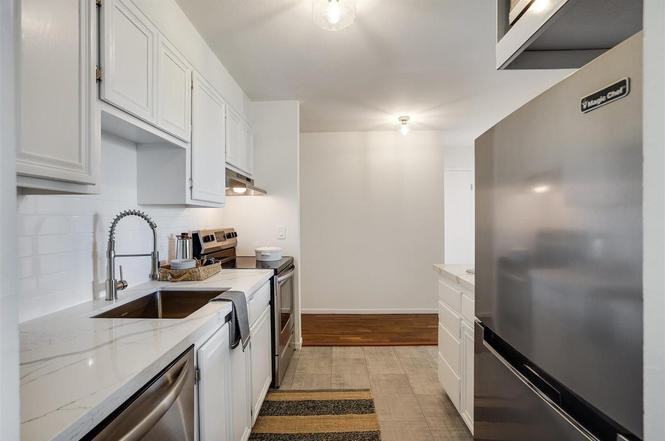 555 Jean St #522 - Photo 6 of 11