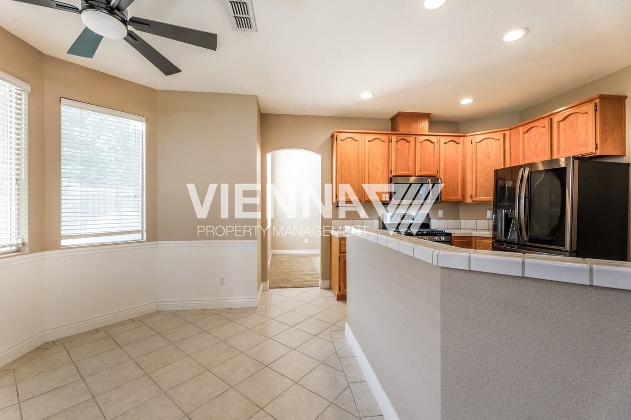 5308 Heritage Ct - Photo 6 of 20