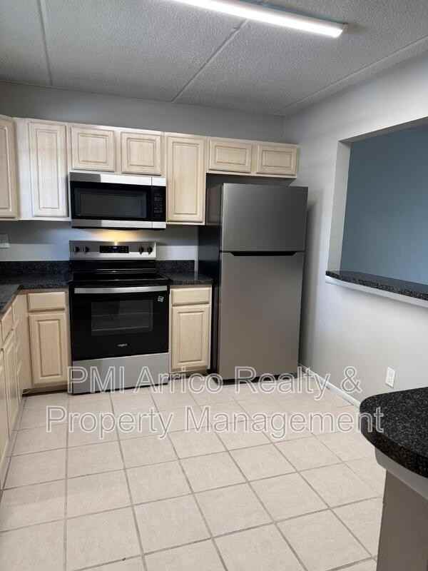 2812 Somerset Park Dr #203 - Photo 3 of 16