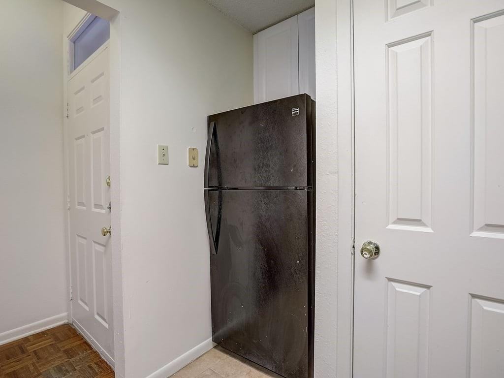 709 W 21st St #206 - Photo 3 of 31