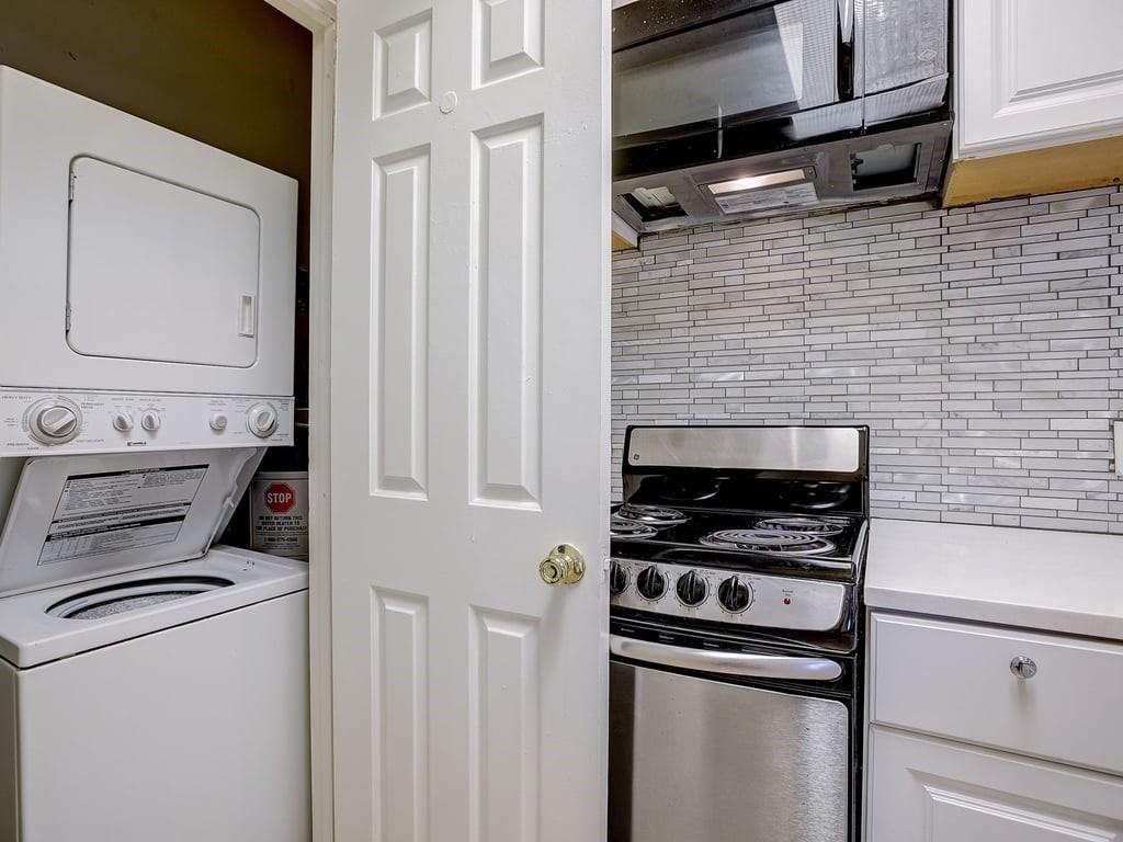 709 W 21st St #206 - Photo 4 of 31