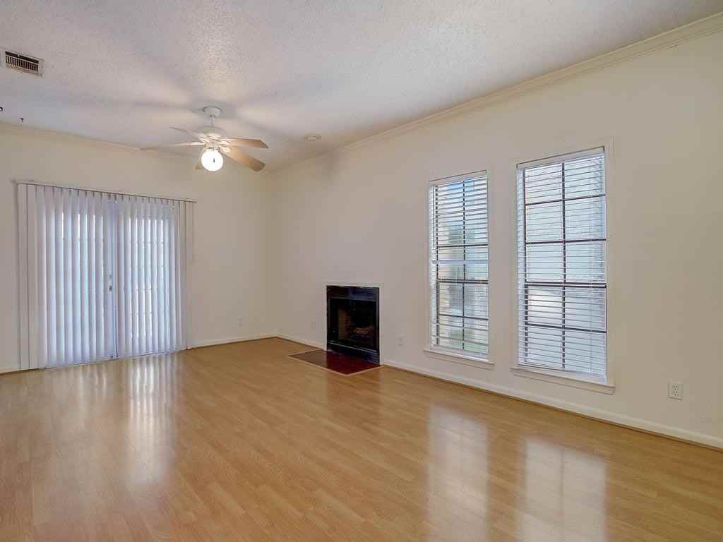 709 W 21st St #206 - Photo 7 of 31