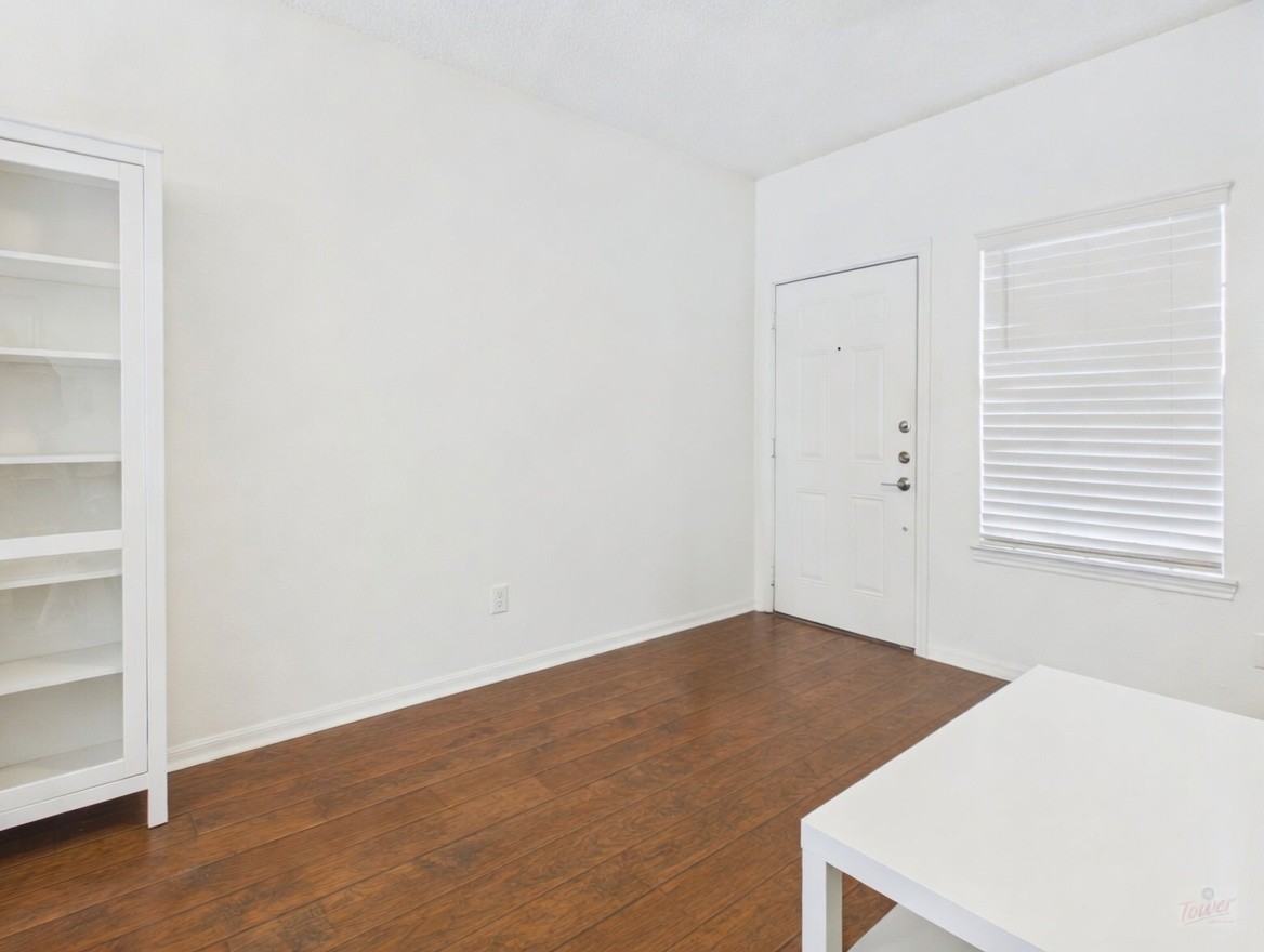 712 W 21st St #304 - Photo 7 of 19