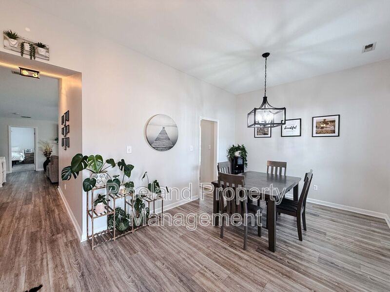 201 Old Colony Pl - Photo 3 of 27