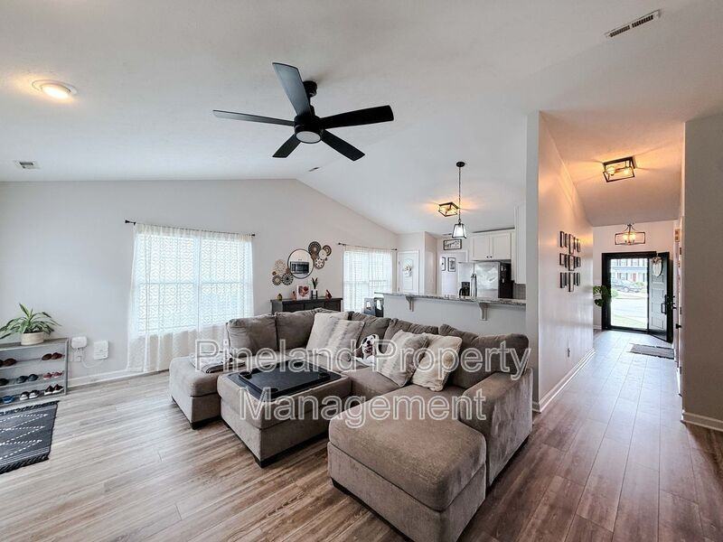 201 Old Colony Pl - Photo 4 of 27