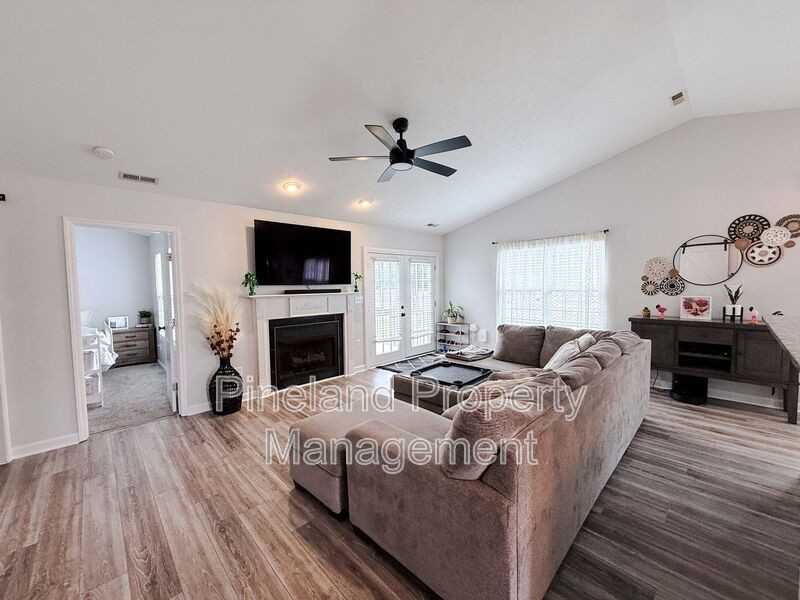 201 Old Colony Pl - Photo 5 of 27