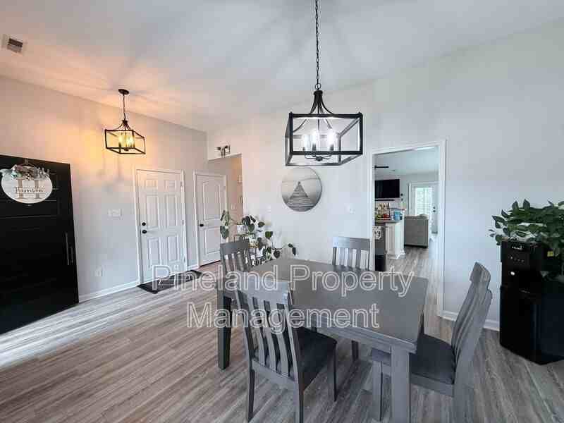 201 Old Colony Pl - Photo 7 of 27