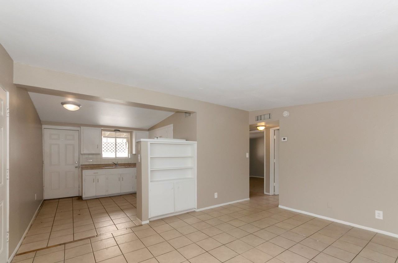 404 E Yavapai Rd - Photo 3 of 16