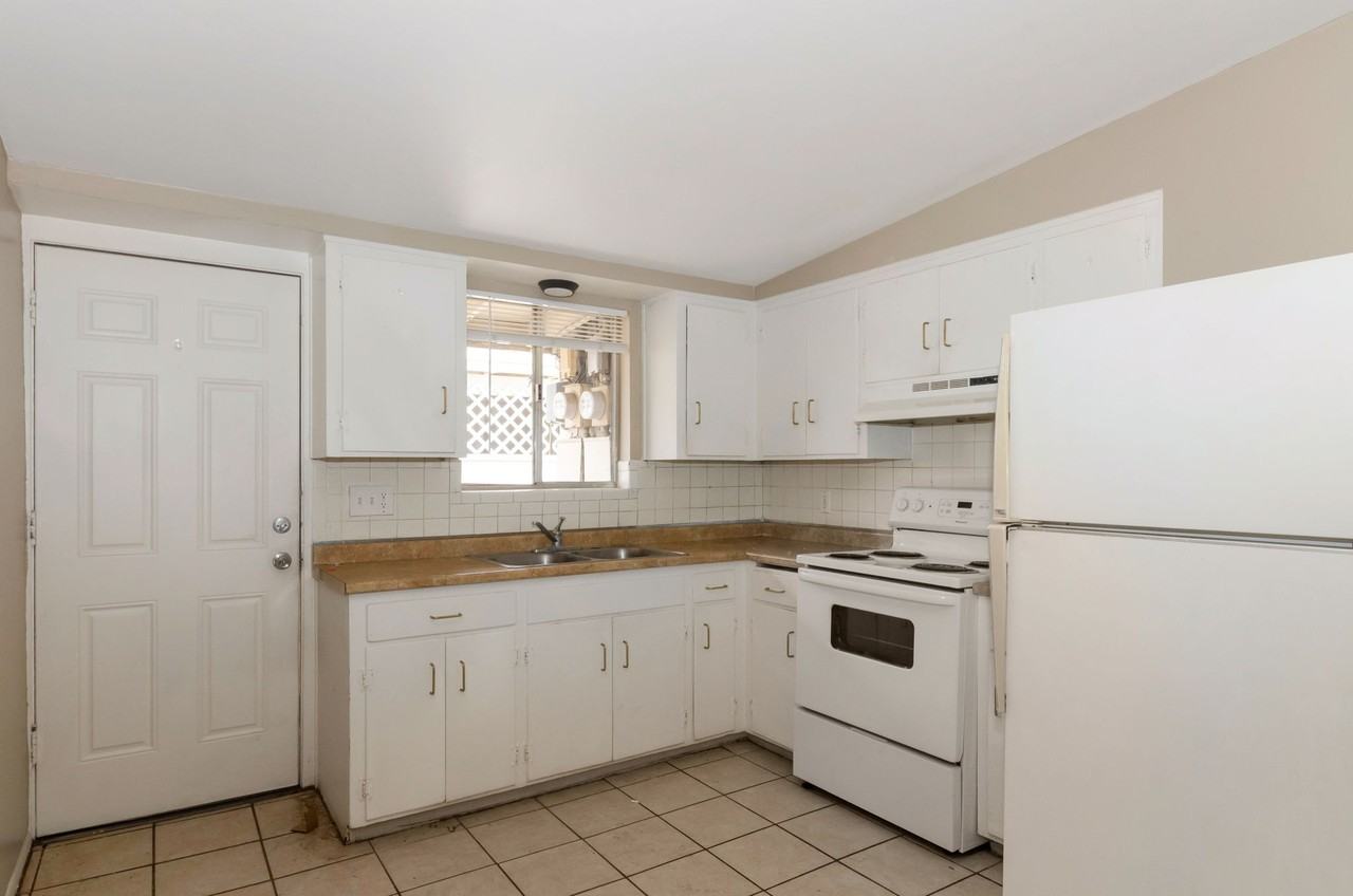 404 E Yavapai Rd - Photo 5 of 16