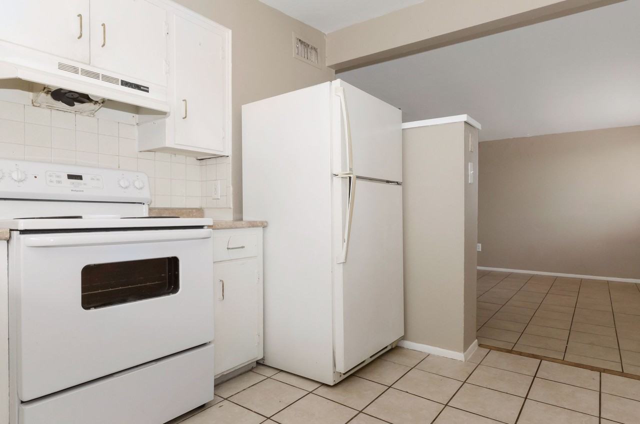 404 E Yavapai Rd - Photo 6 of 16