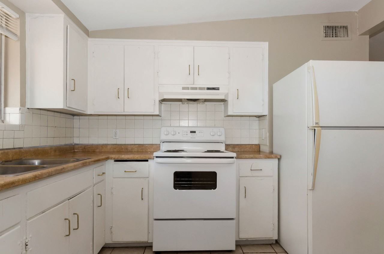 404 E Yavapai Rd - Photo 7 of 16