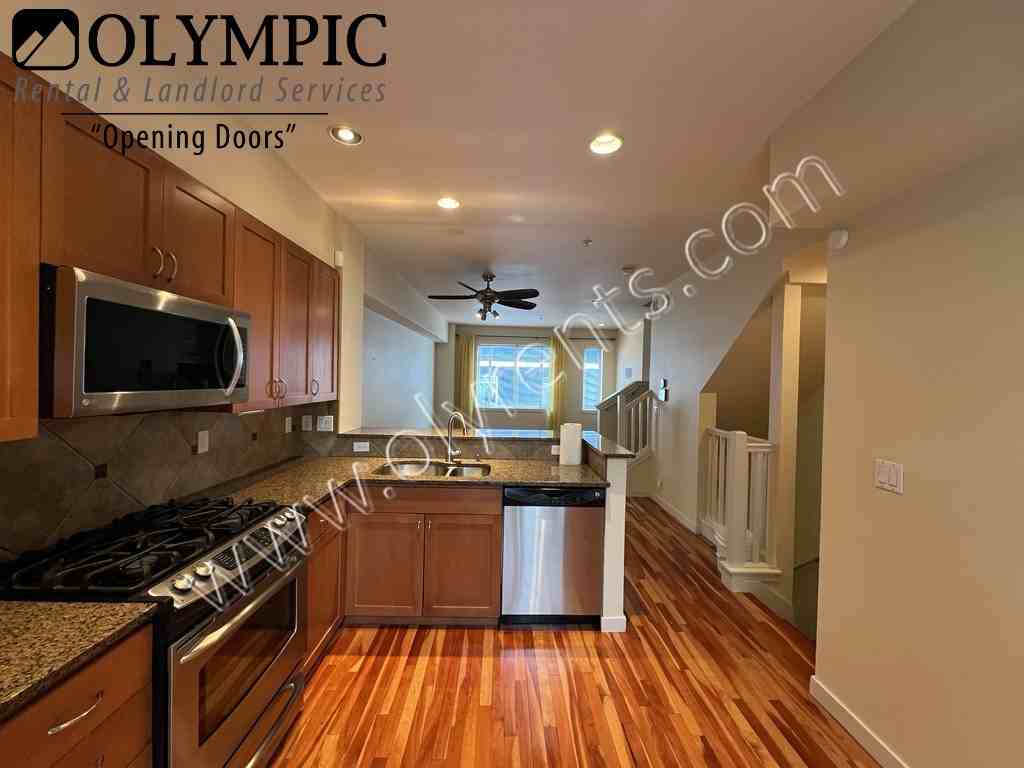 2118 Yakima Ct - Photo 2 of 17