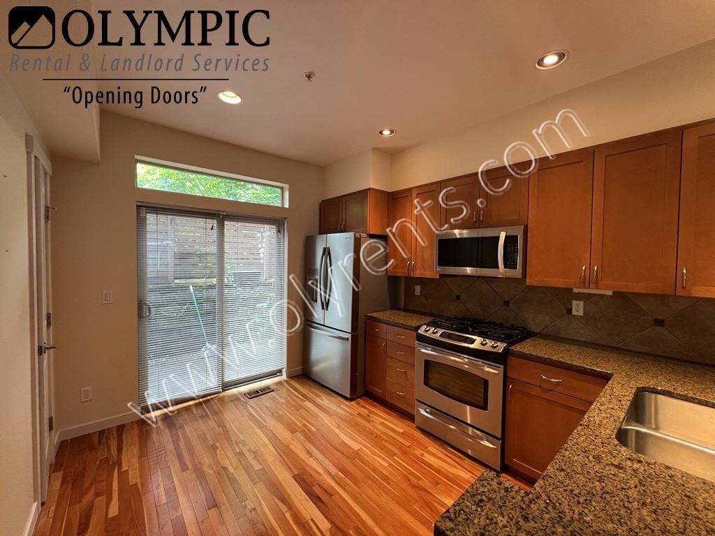 2118 Yakima Ct - Photo 3 of 17