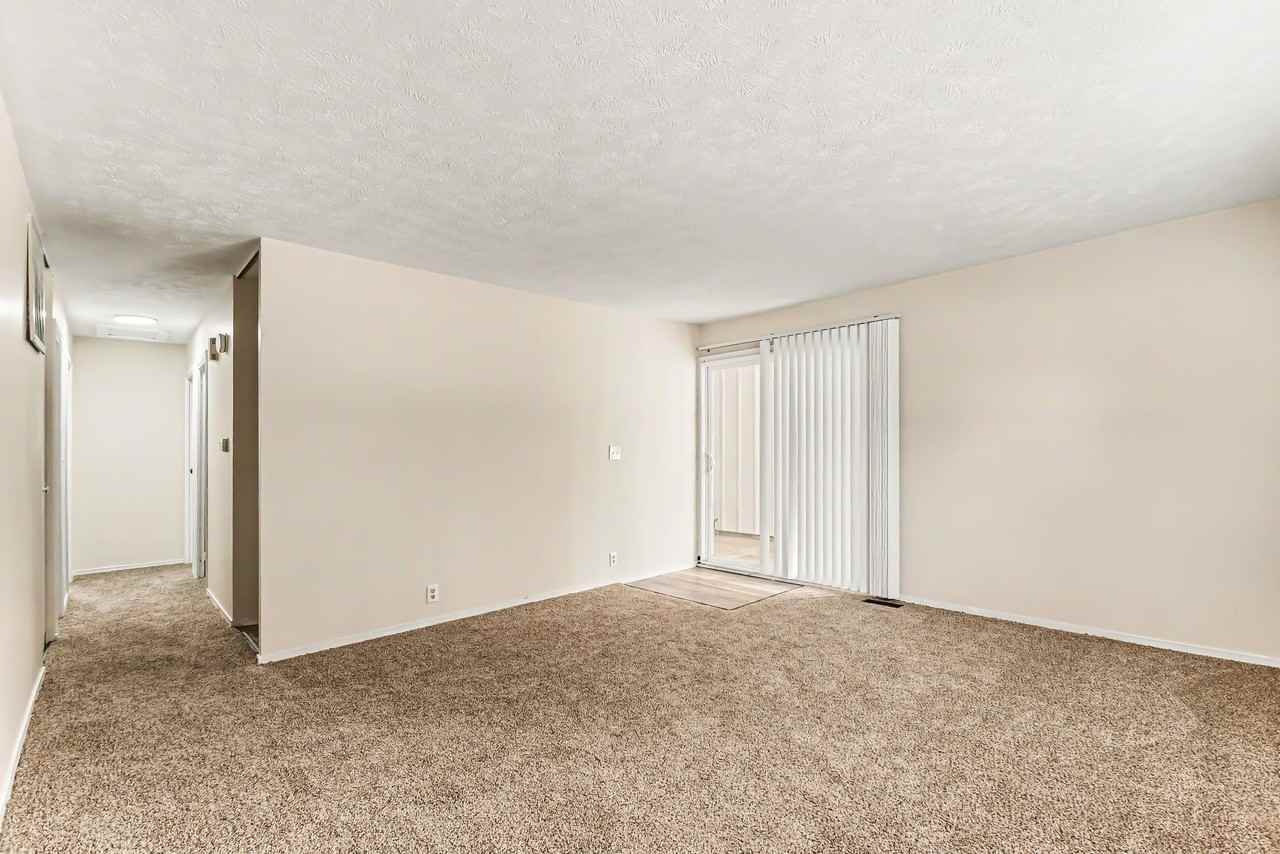 1471 E Ireland Rd - Photo 2 of 17