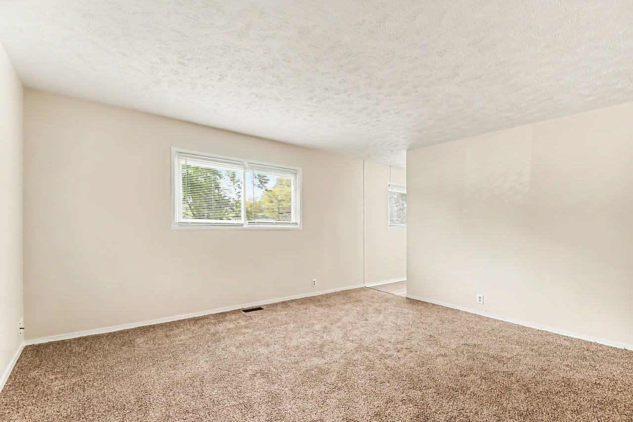 1471 E Ireland Rd - Photo 3 of 17
