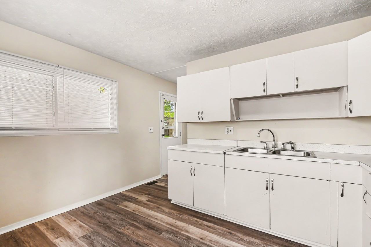 1471 E Ireland Rd - Photo 4 of 17
