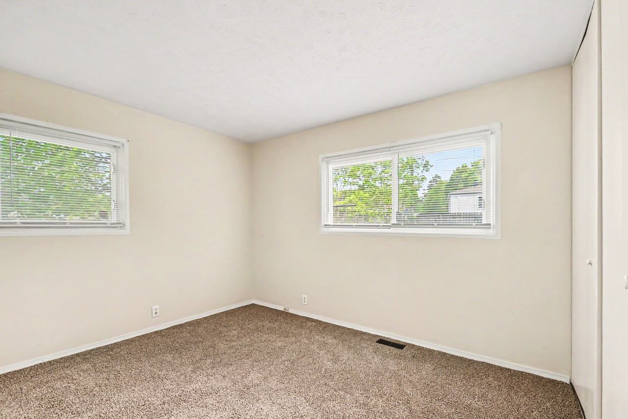 1471 E Ireland Rd - Photo 7 of 17