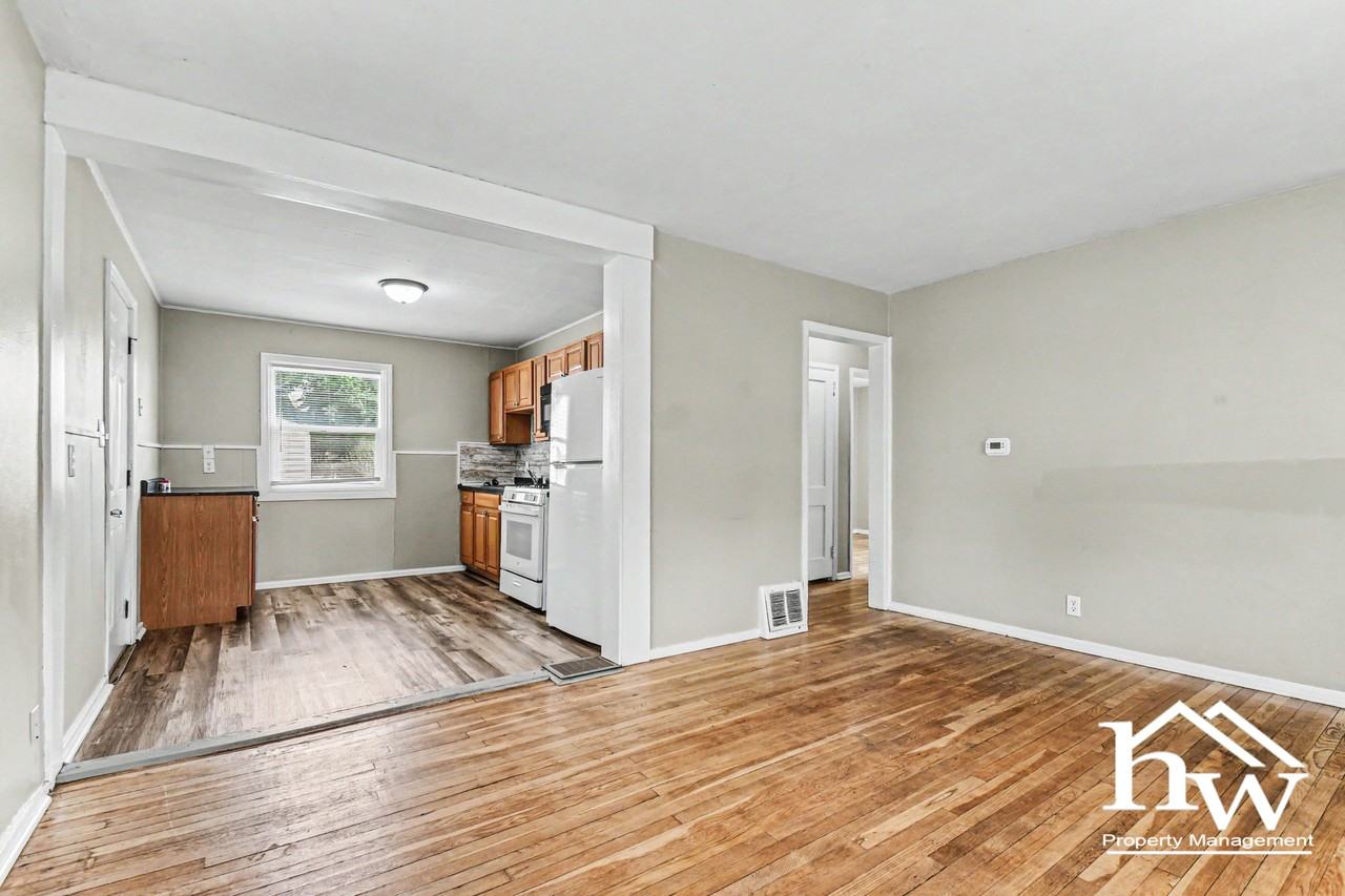 164 S Gladstone Ave - Photo 3 of 16